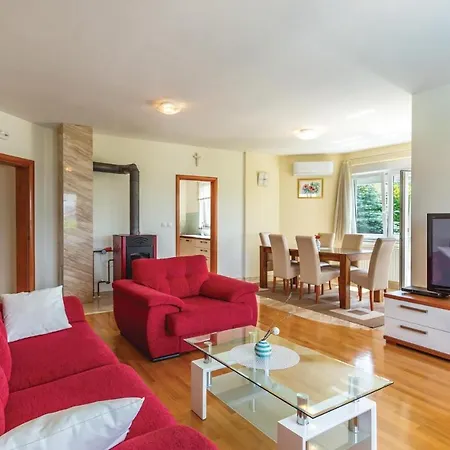 Holiday home Lovely In Vinjani Donji With Kitchen