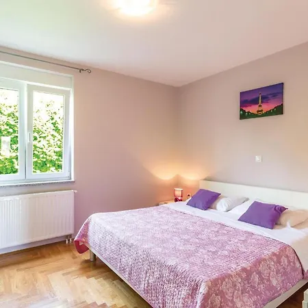 Holiday home Lovely In Vinjani Donji With Kitchen Crna Gora