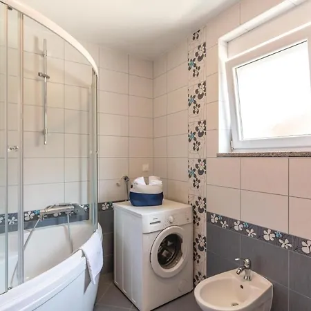 Lovely In Vinjani Donji With Kitchen Holiday home Crna Gora