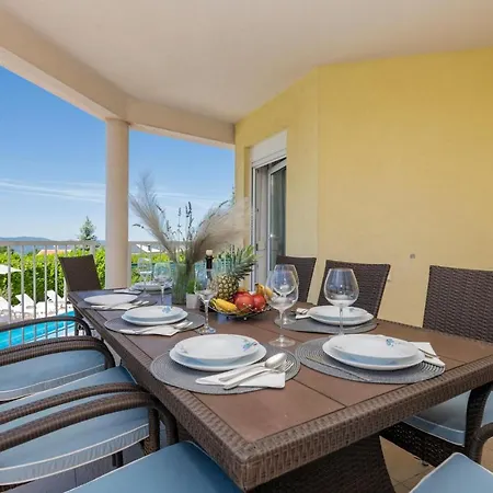 Holiday home Lovely In Vinjani Donji With Kitchen *