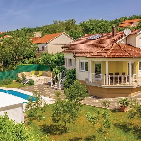Holiday home Lovely In Vinjani Donji With Kitchen Crna Gora