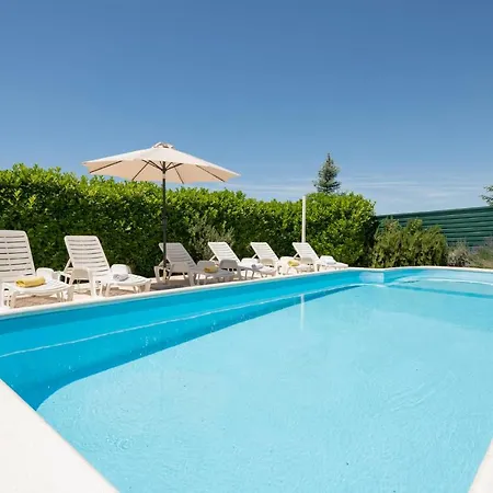 Holiday home Lovely In Vinjani Donji With Kitchen Crna Gora