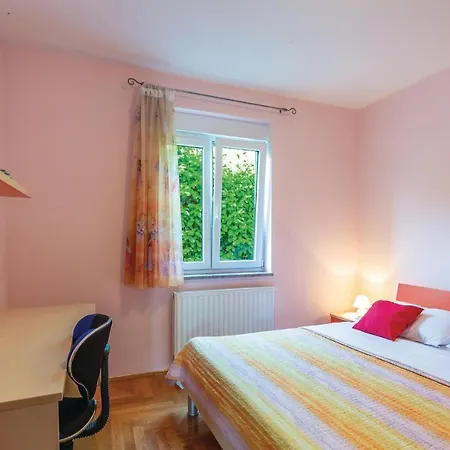 Lovely In Vinjani Donji With Kitchen Holiday home