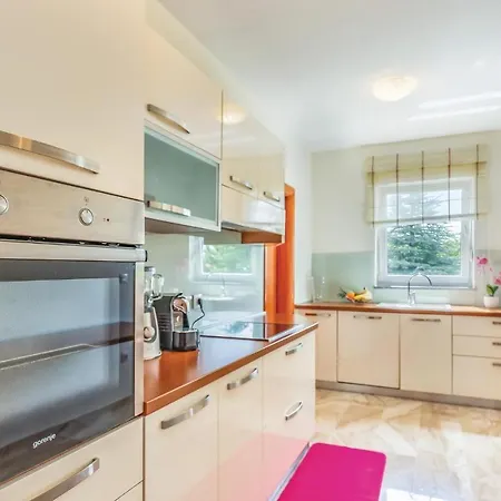 Lovely In Vinjani Donji With Kitchen Holiday home Crna Gora