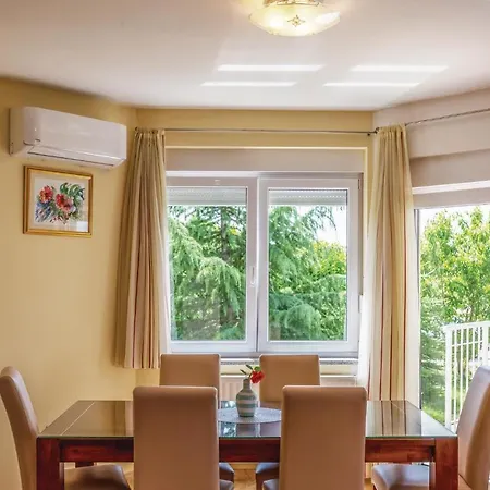 Holiday home Lovely In Vinjani Donji With Kitchen